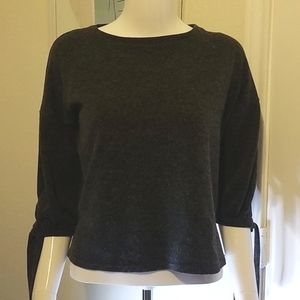 This is April gray 3/4 sleeve wool top size small, EUC